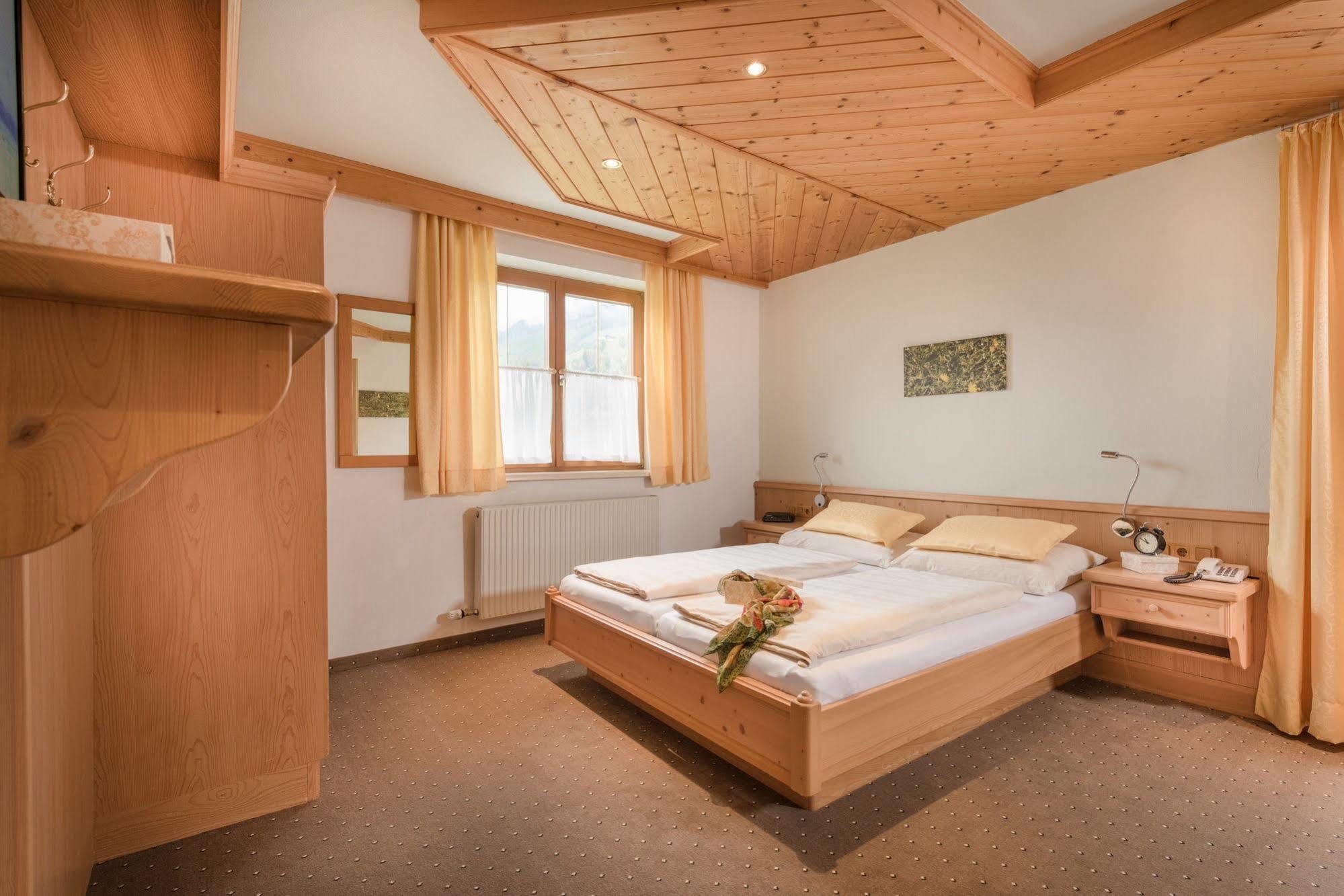 Gaestehaus Gratz - Inklusive Eintritt In Die Alpentherme Dorfgastein Bagian luar foto